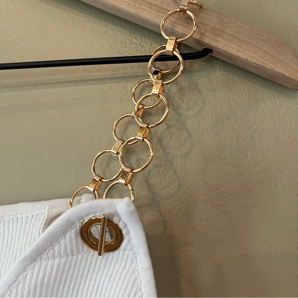 NWT Hera Collection Ribbed Crop Sweater Tank Gold Chain Straps Size S White - Picture 3 of 8